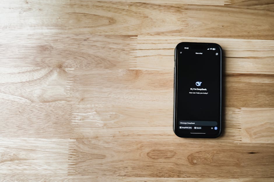 Imagen de pantalla dividida de logotipos de ConvertKit y Substack